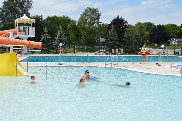 New Holstein Aquatic Center - web